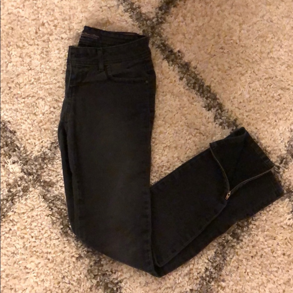 Light wash black skinny jeans with zippers